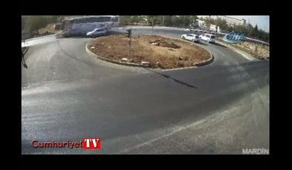 Feci kaza anı kamerada! Metrelerce sürükledi...