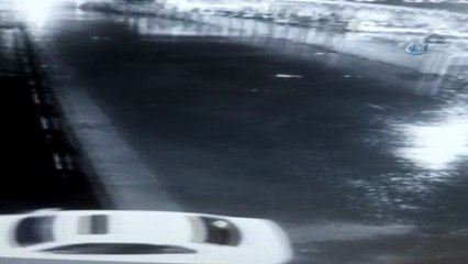 Karı koca denize otomobiliyle böyle uçtu