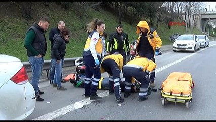 Emniyet Şeridinde Duran Otomobile Motosiklet Çarptı: 1 Yaralı