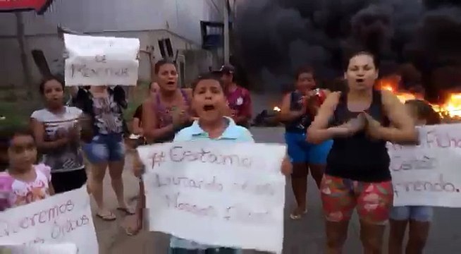 Manifestação popular na Rodovia Governador José Sette, em Cariacica, na manhã desta sexta-feira (2)