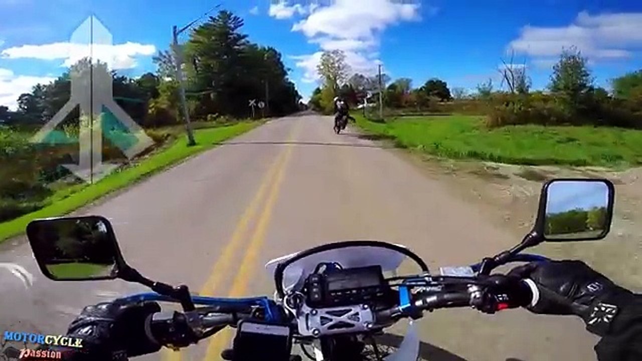 DANGEROUS & SHOCKING MOMENTS MOTORCYCLE CRASHES 2017 SCARY MOTORCYCLE ACCIDENTS + MOTO FAILS