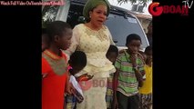Toyin Aimakhu Seriously Crying After She Got To The Village For The Burial Of Her Father