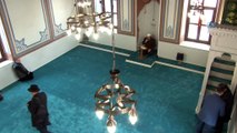 Restorasyonu tamamlanan tarihi Kirazlı Mescid Camii, Cuma namazıyla tekrar ibadete açıldı