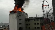 Karaköy'de 5 Katlı Binada Yangın 1