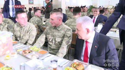 Başbakan Yıldırım, İstanbul'da Selimiye Kışlası'nı ziyaret etti