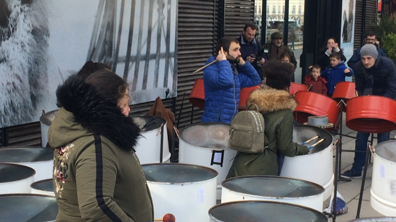 Mini-concert de steel drum animé par les Allumés du bidon