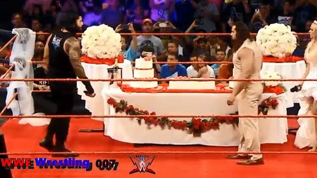 WWE Raw 2018 Roman Reigns returns for attacking Lana and Rusev in Wedding Days, the beautiful lana is on wedding days with rusev but the doog roman reigns returns and interrumps the wedding, roman reigns attack lana and rusev, EMOCIONAL MATCH REAL