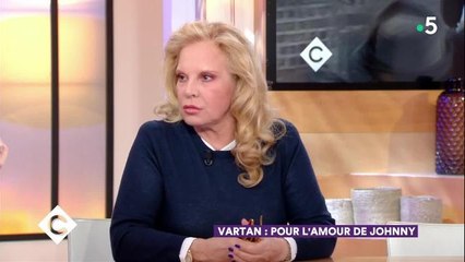 VIDEO. Sylvie Vartan sait pourquoi il y avait autant de monde à son mariage avec Johnny Hallyday et c’est très drôle