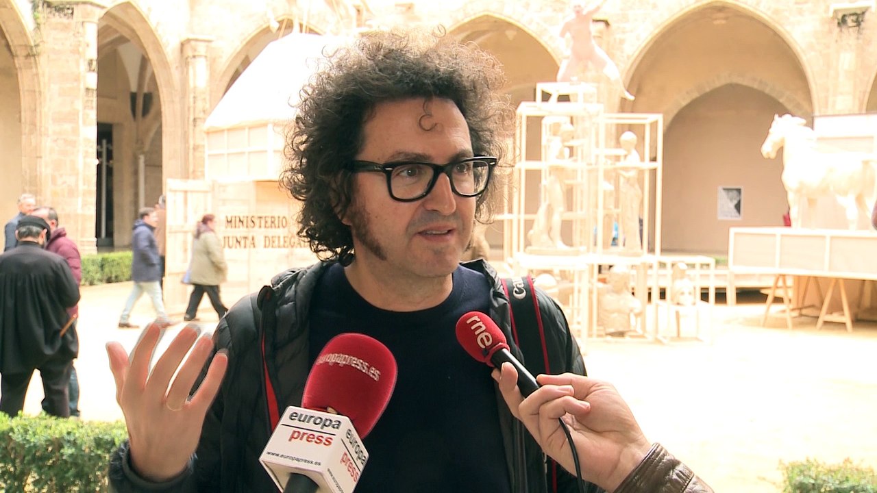 El Centre del Carme acoge una obra que "moderniza" el arte fallero