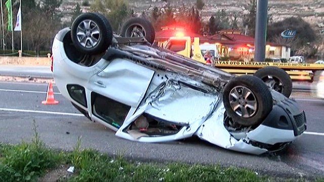 İki araç çarpıştı: 5 yaralı