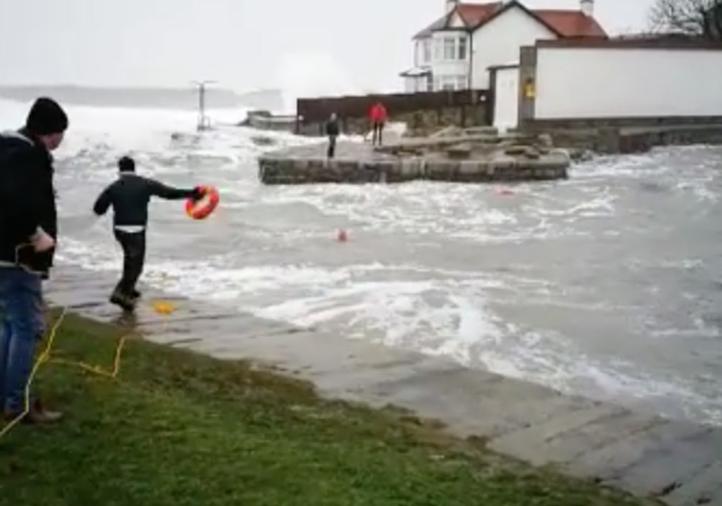 Passersby Rescue Swimmer from Rough Sea in Dún Laoghaire