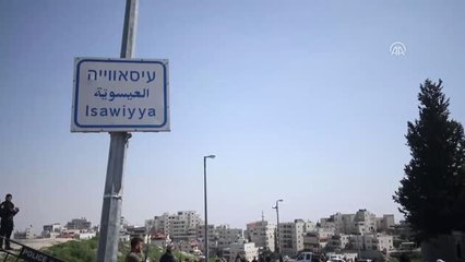 Filistinliler, İsrail'in İsaviye'yi Hedef Alan İhlallerini "Namaz Kılarak" Protesto Etti