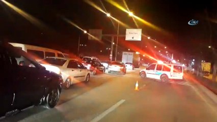 Trafik ışığı direğinde bulunan elektrik düzeneği fünye ile patlatıldı