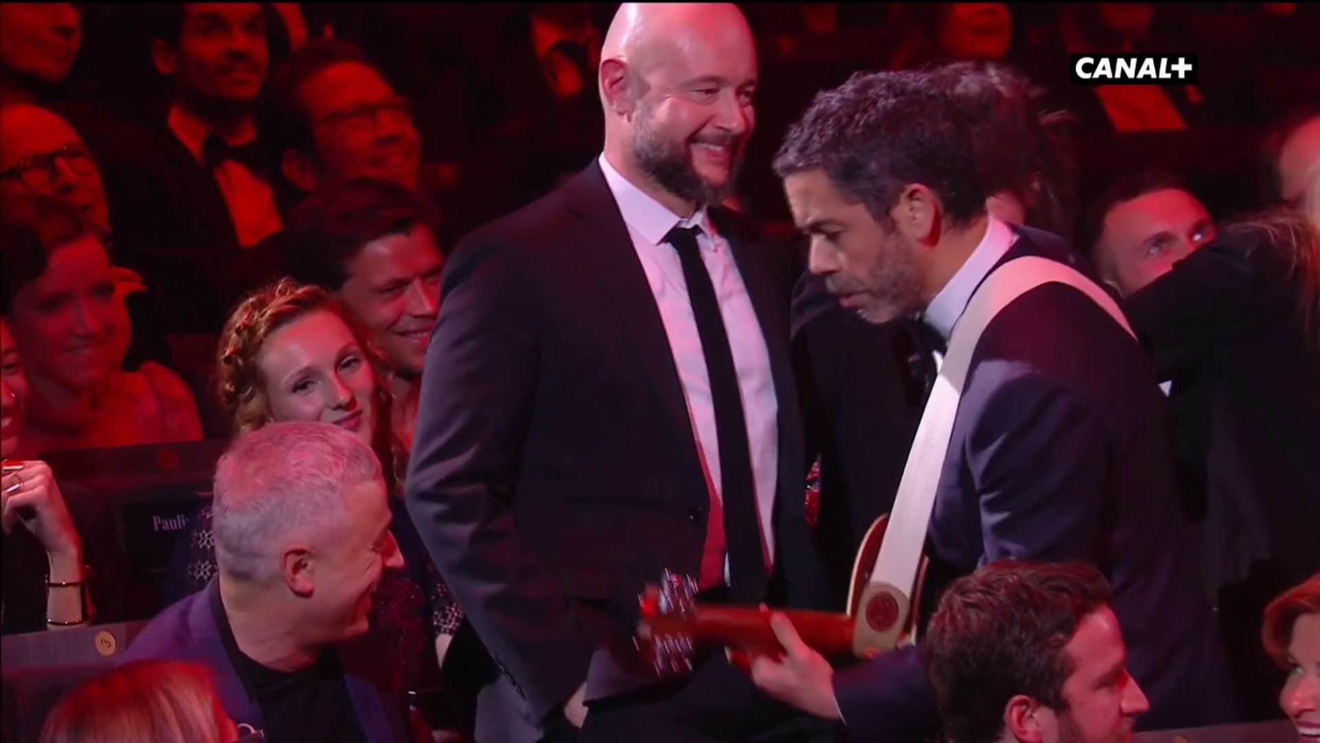 Manu Payet reprend à la guitare la bande originale de "120 battements par  minute" - César 2018 - Vidéo Dailymotion