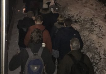 Passengers Abandon Train, Head Out on Foot After Waiting Hours