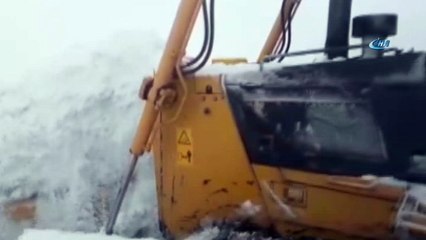 Ağrı’da elektrik arızası olan mezraya ulaşmak için 3 gündür yollar açılıyor