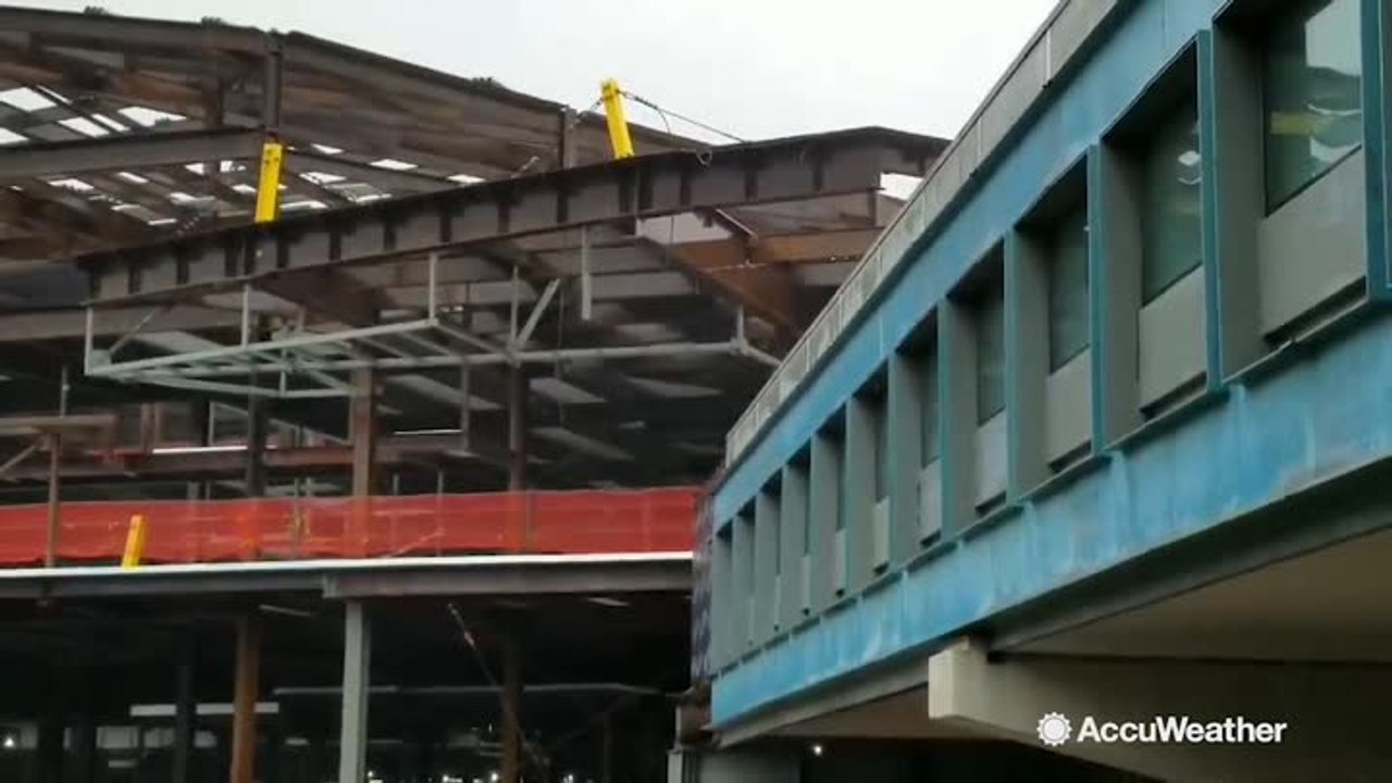 Powerful wind gusts hit LaGuardia Airport