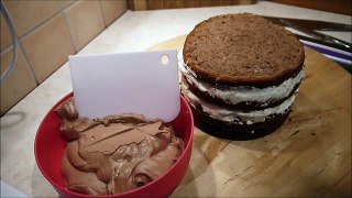 Torte mit Schokoladenbuttercreme einstreichen- dekorieren + backen - ganache a cake with buttercream