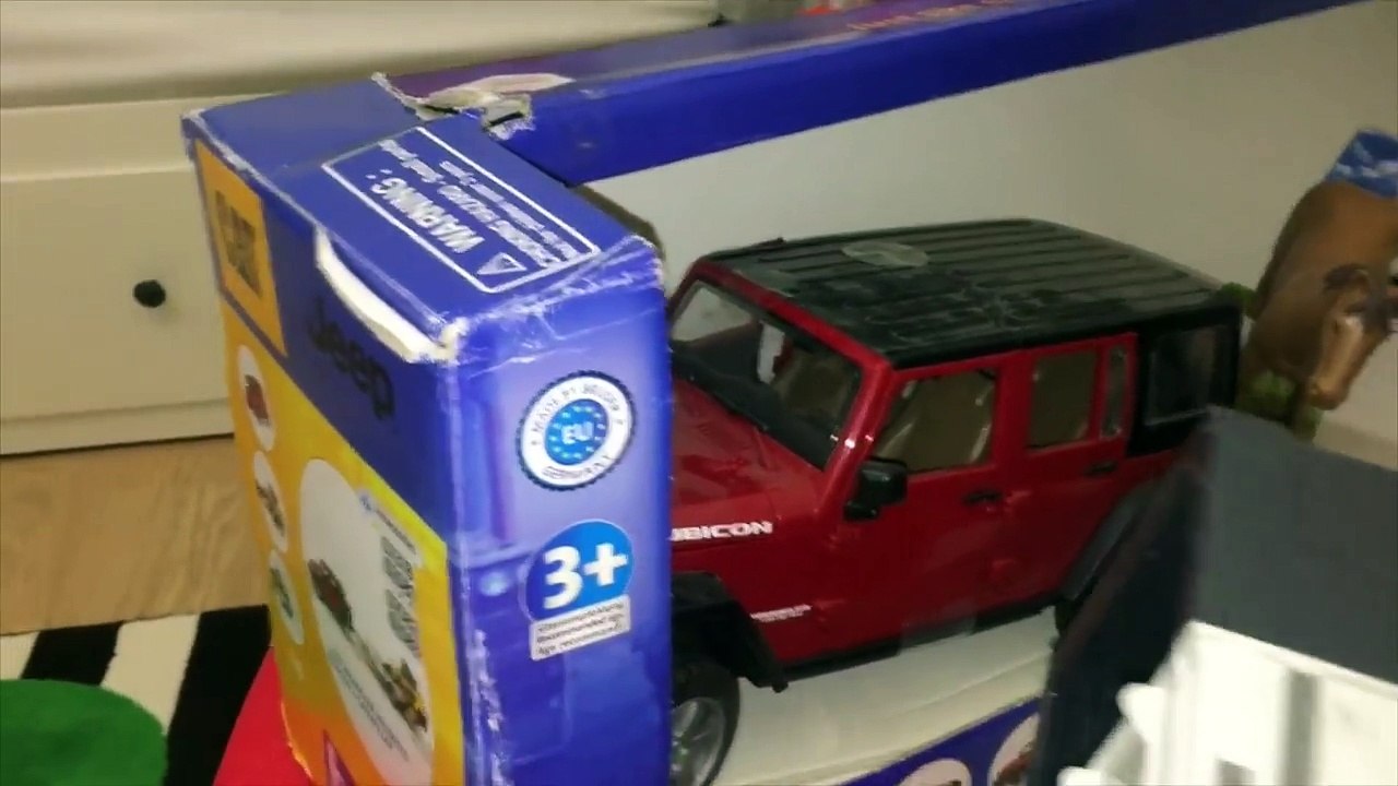 Bruder jeep wrangler rubicon ve at nakil araci açtık, oynadık | Oyuncak araba videoları
