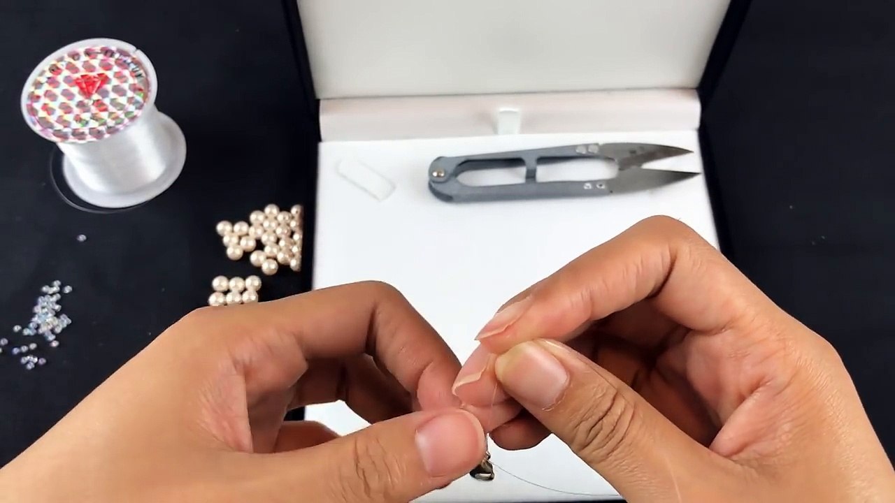 Easy DIY Pearl and Crystal Beading Choker Necklace with Lace Texture / DIY Handmade Jewelry Tutorial