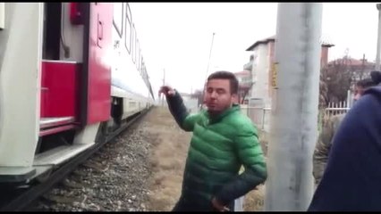 Trenin Çarptığı Üniversite Öğrencisi Ağır Yaralandı