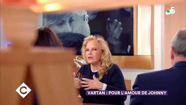Sylvie Vartan revient sur le jour de son mariage avec Johnny Hallyday : C'était de la folie - Regardez