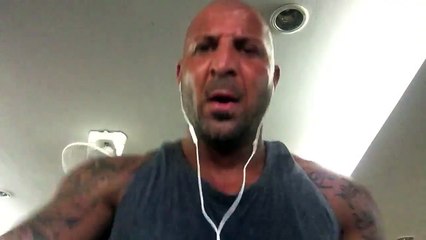 Fred Sinistra adresse un message à Patrice Quarteron.
