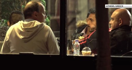 Atina'da Yaşayan Suriyeli Genç Erkekler, Para Karşılığı Erkeklerle Cinsel İlişkiye Giriyor