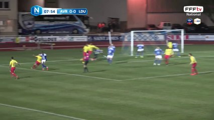 La grosse occasion de Lyon suite à ce coup franc, la tête manque de peu le cadre.