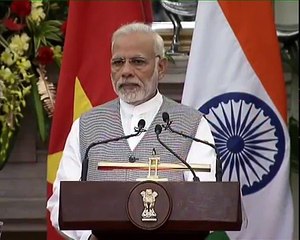 प्रधान मंत्री मोदी और वियतनामी राष्ट्रपति, ट्रॅन दाई क्वैंग, एक संयुक्त प्रेस बैठक में