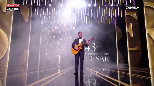 César 2018 : Manu Payet mauvais maître de cérémonie ? Sa prestation divise les internautes (vidéo)
