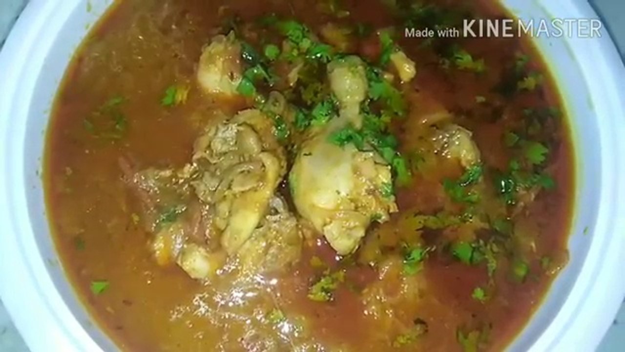 HOW TO MAKE DHABHA STYLE CHICKEN CURRY/highway/chicken/masala/spicy/by sab kuch yahan