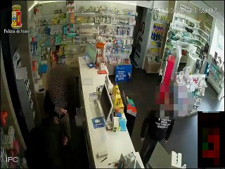 Download Video: Andria: rapina farmacia, arrestato barlettano - il video registrato dalle telecamere