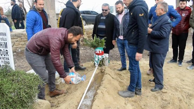 Maçta kalp krizi geçirerek hayatını kaybeden futbolcu toprağa verildi