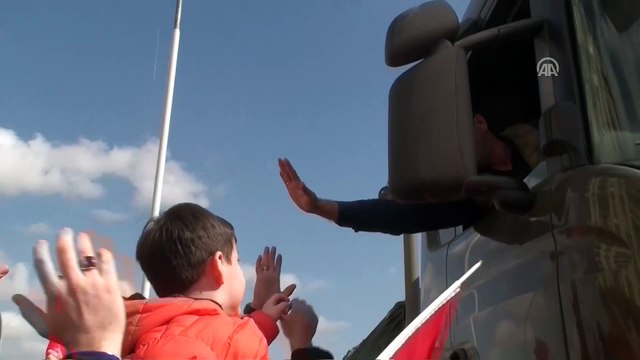 Suriye sınırına askeri sevkiyat - Askeri araçlar tezahüratlarla uğurlandı - KİLİS