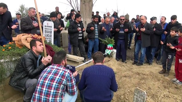 Kalp krizi geçirdikten sonra hastanede kaybeden amatör futbolcu toprağa verildi - MANİSA