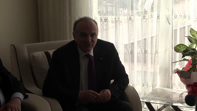 Bakan Özlü, şehit er Pamukçu'nun ailesine taziye ziyaretinde bulundu - HATAY