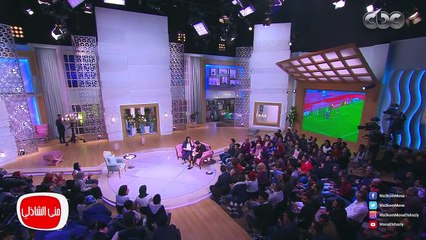 منى الشاذلي تقدم للطفل يوسف كرة موقعة من أزارو بعد فوزه في الحلقة 🎉