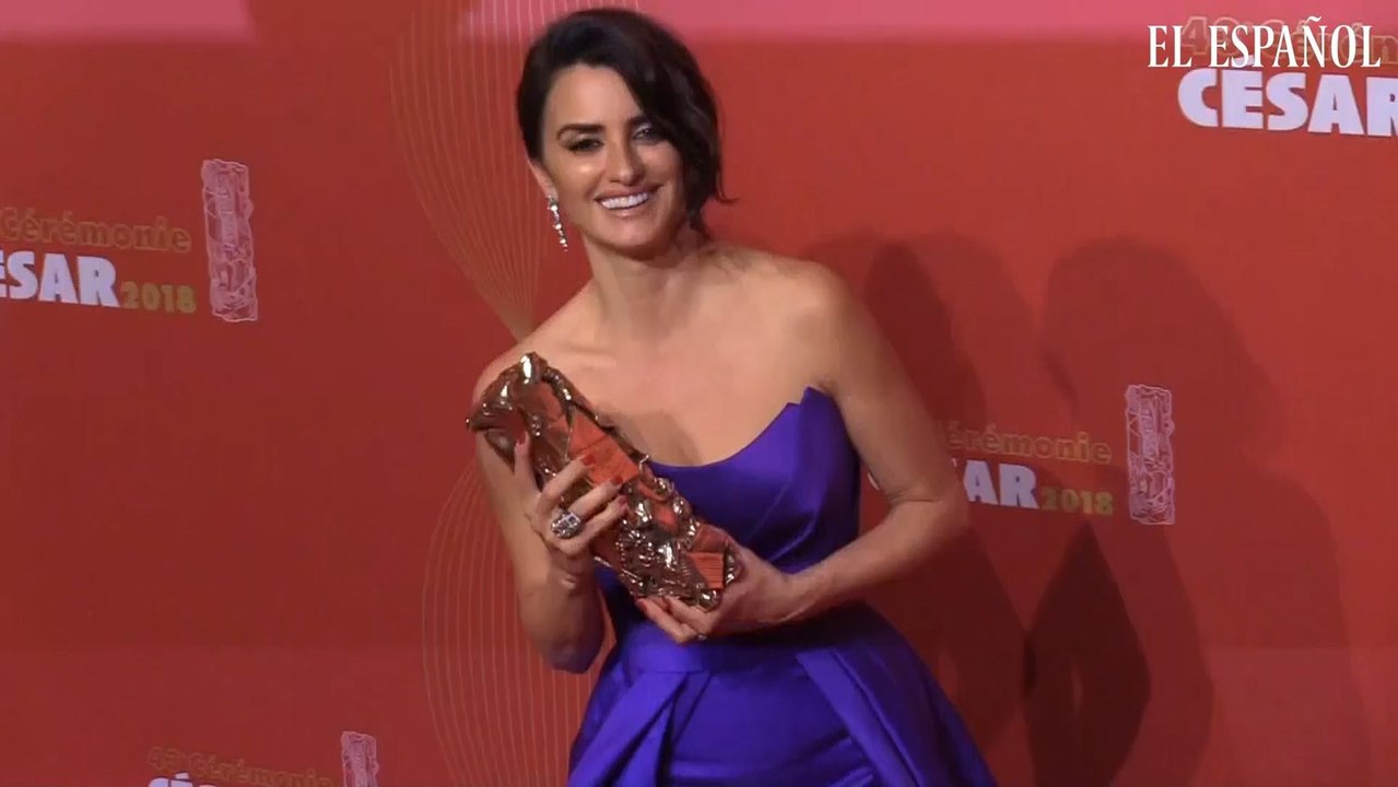 Almodóvar 'corona' a Penélope Cruz como 'emperatriz' del cine francés