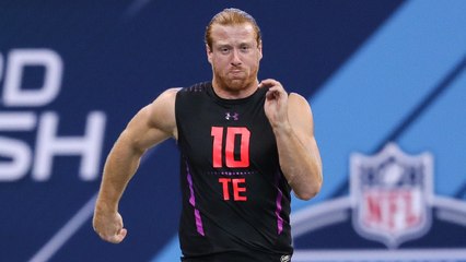 South Carolina TE Hayden Hurst runs a 4.67 on the 40-yard dash