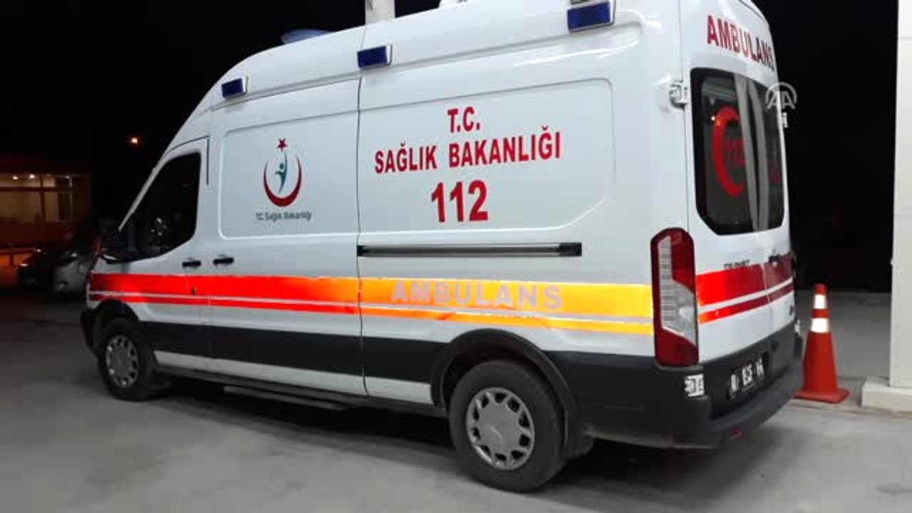 Ölen Köpeği Hastaneye Götürmeyen 112 Ekibini Darbettiler