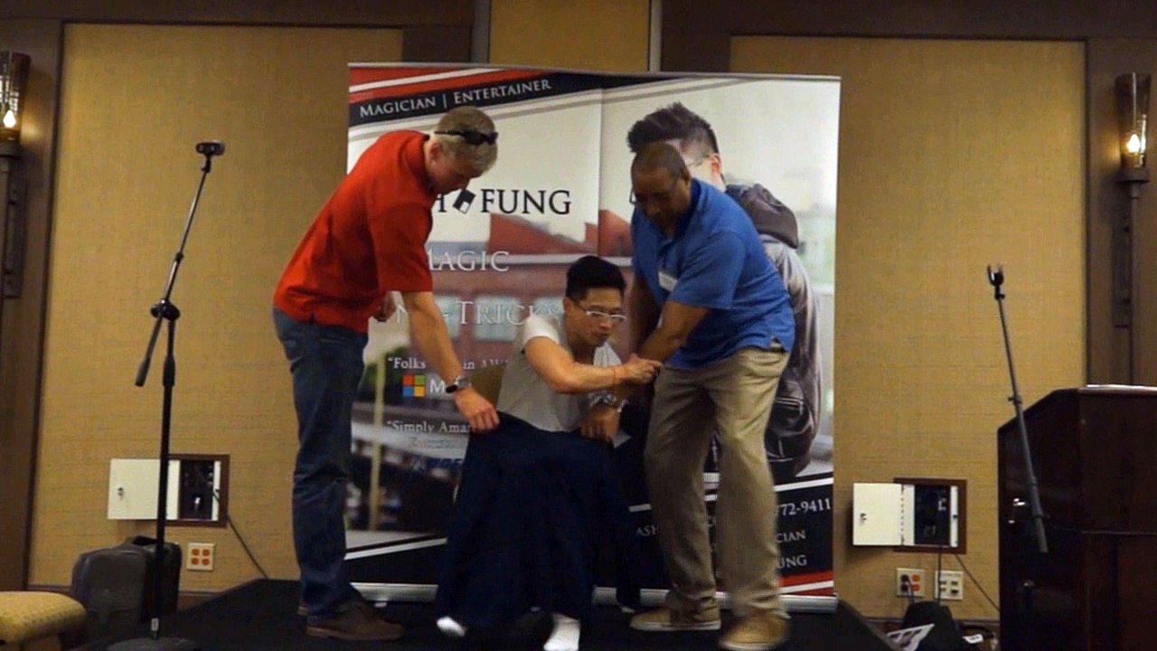 Corporate Magician Nash Fung performing for Edward Jones