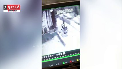 فيديو..لحظة سرقة موتوسيكل فى باسوس بالقليوبية.. وصاحبه يطالب بضبط الجناة