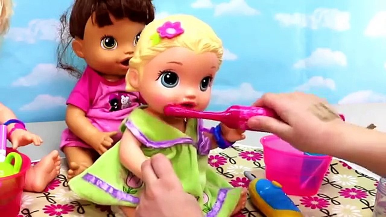 Baby Alives Get Ready for Their Day! Bath Time, Teeth Brushing and Medicine!