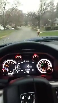 Ce papa punit son fils d'une façon incroyable... Aller, cours!!!