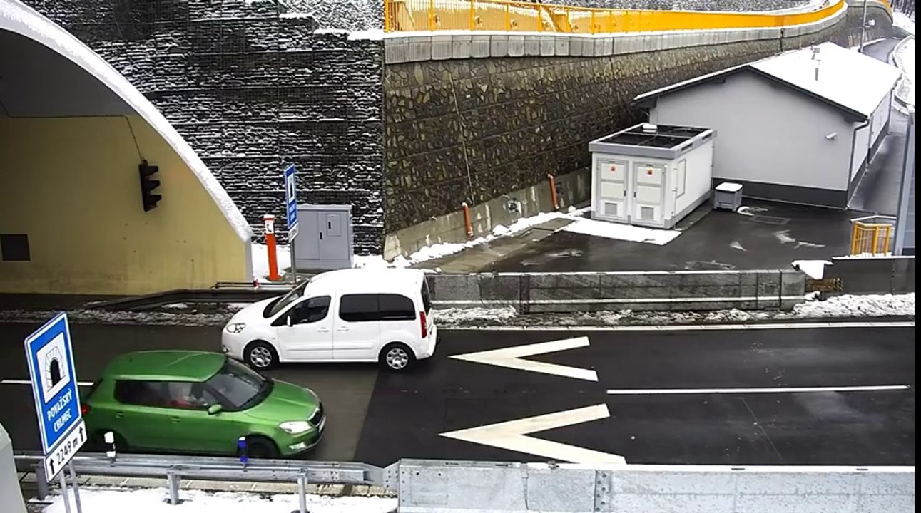 Demi-tour et contre-sens sur l'autoroute pour r...