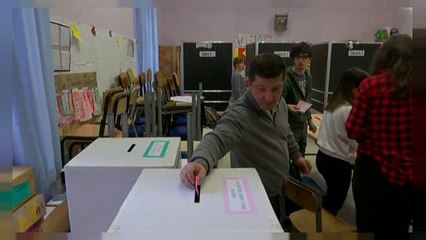 Les Italiens aux urnes