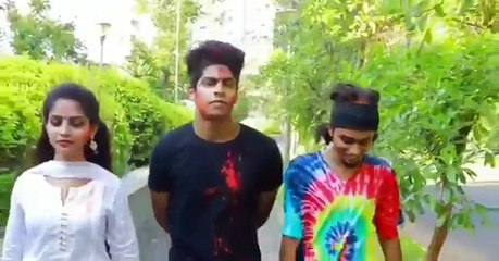 புருவ அழகி பிரியா வாரியர் கொண்டாடிய கலக்கல் ஹோலி! வைரல் வீடியோ