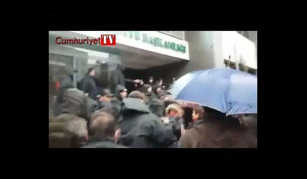 Ankara'da kadınların eylemine polis müdahalesi