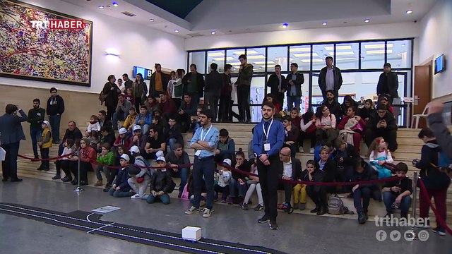 Öğrencilerin tasarladığı robotlar kıyasıya yarıştı